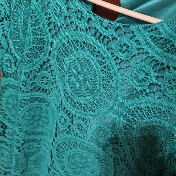 Ladies large green lace top - Picture 4 of 5
